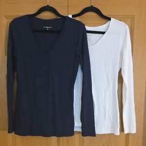 GH Bass Women's Long Sleeve V-Neck Tops - Dark Blue and White‎ Sz S